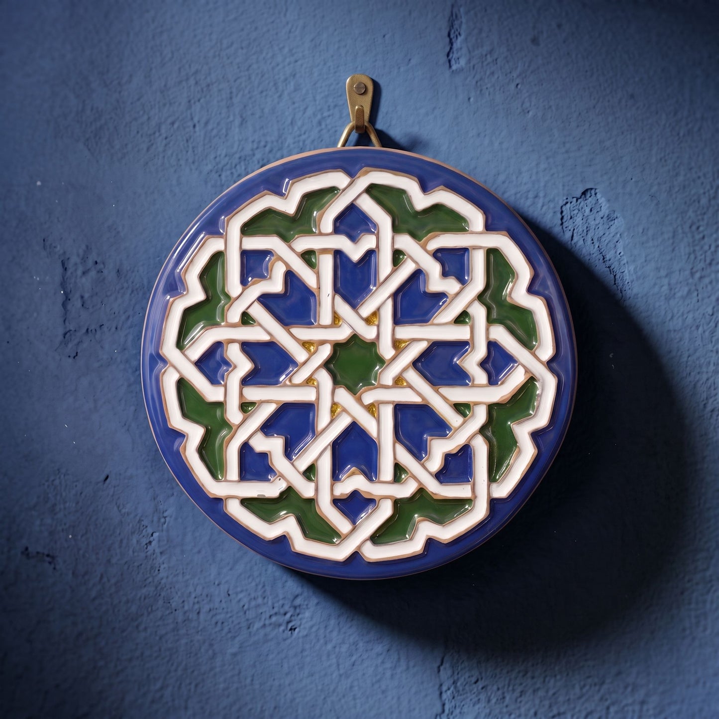 Plato Decorativo de Pared en Relieve "Duende" | Cerámica Pintada a Mano | Kinara