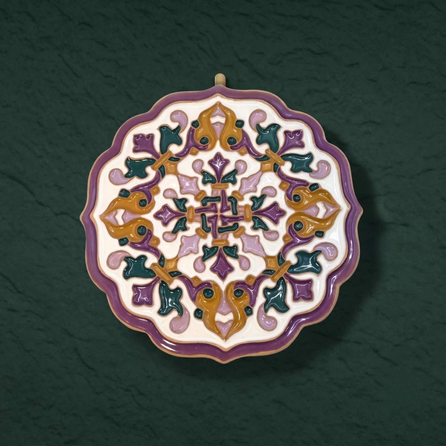 Plato Decorativo de Pared en Relieve "Jardín Nazarí" | Cerámica Pintada a Mano | Kinara