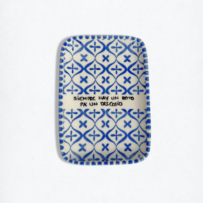 Bandeja "Un Roto pa’ un Descosío" | Cerámica Pintada a Mano