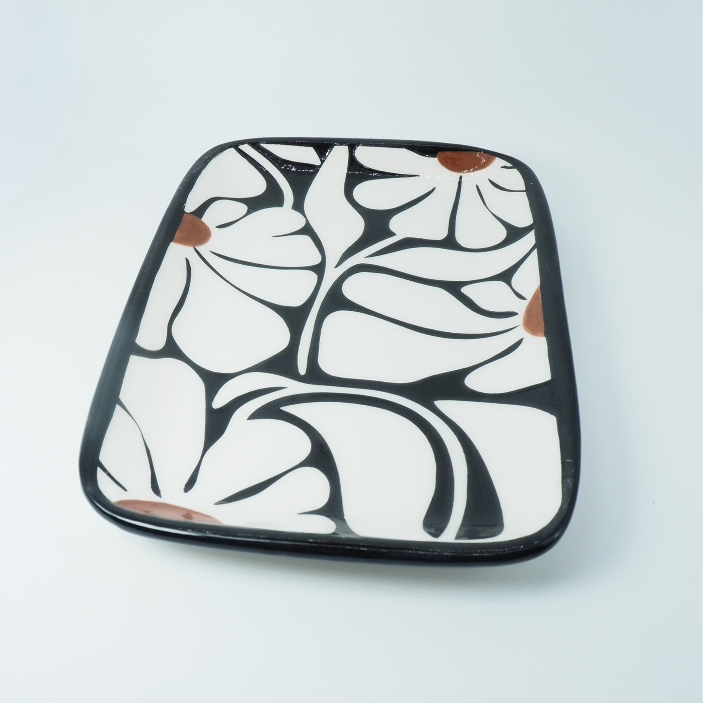 Bandeja Pétalos de Tinta — Cerámica pintada a mano