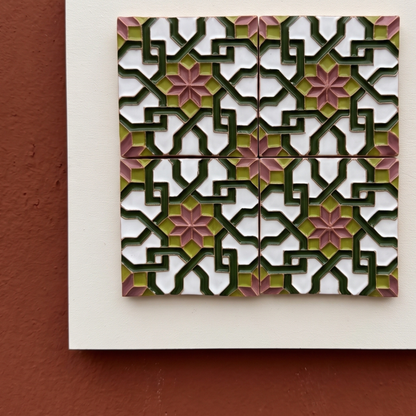 Cuadro de Azulejos en Relieve "Estrella Olivino" | Cerámica Pintada a Mano | Kinara