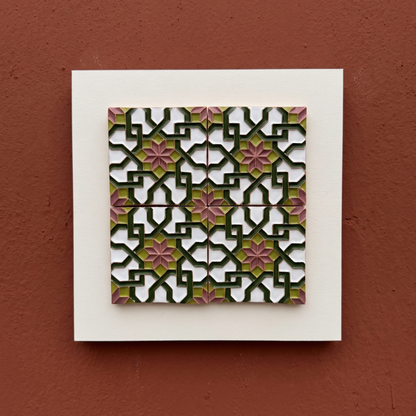 Cuadro de Azulejos en Relieve "Estrella Olivino" | Cerámica Pintada a Mano | Kinara