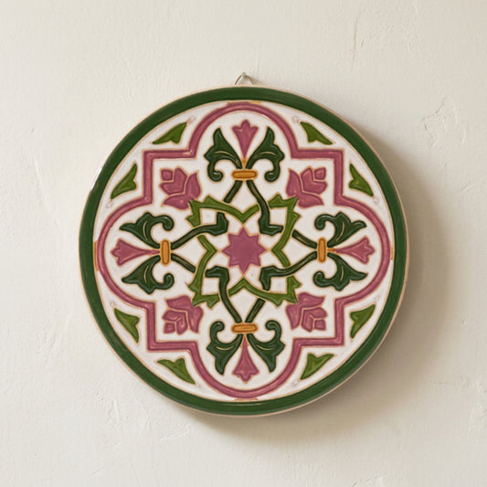 Plato Decorativo de Pared en Relieve "Rosal del Alcázar" - Cerámica Artesanal